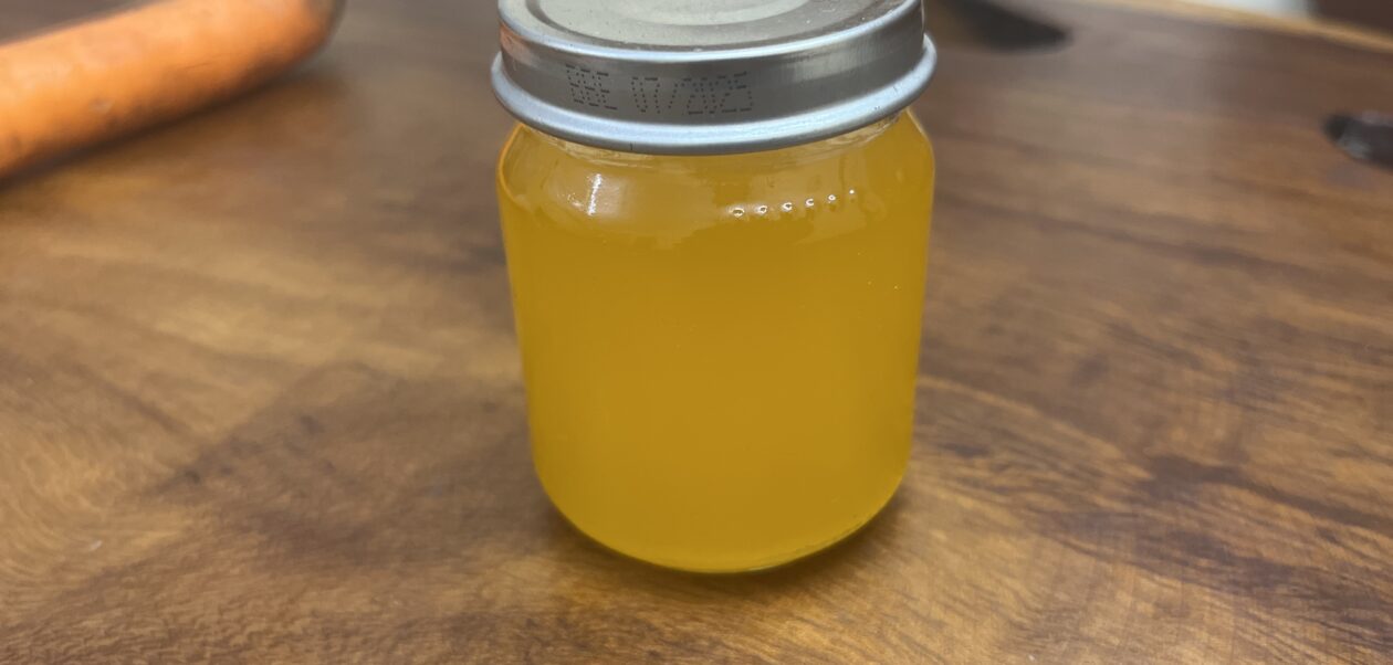 ow-to-Make-Carrot-Oil-at-Home-with-Coconut-Oil-–-The-Best-DIY-Kitchen-Hack_cookwithodunayor.com